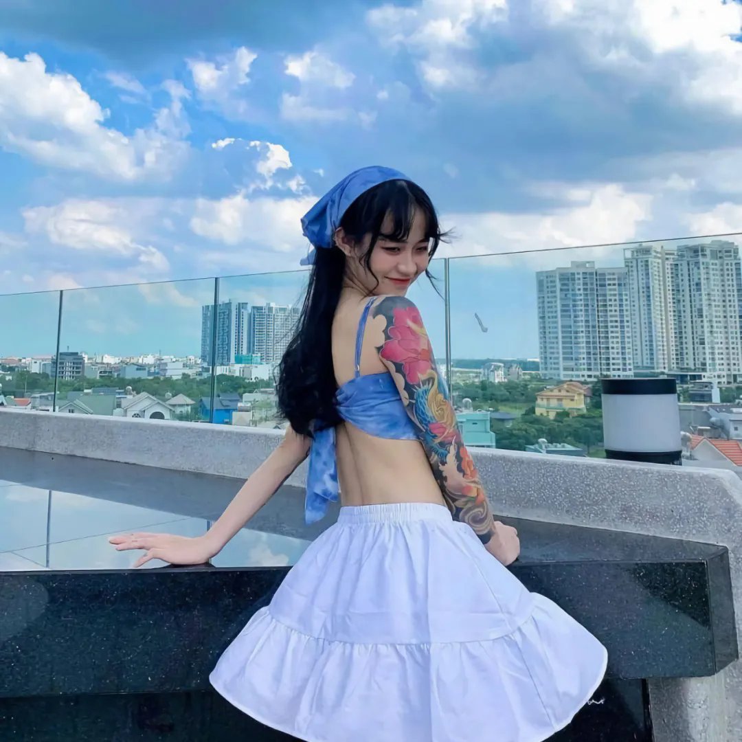 男人转化出机器人铠装